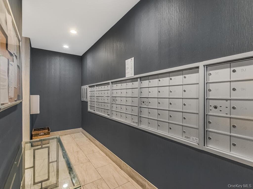 3935 Blackstone Avenue Unit: 8A thumbnail 15