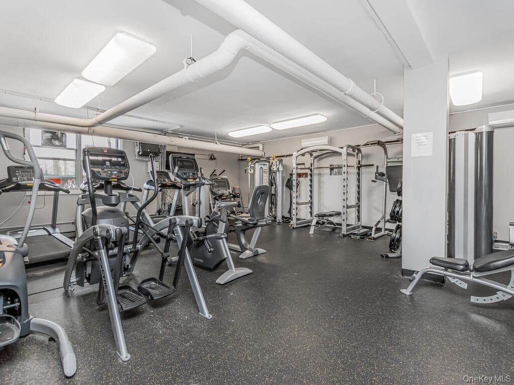 3935 Blackstone Avenue Unit: 8A thumbnail 14