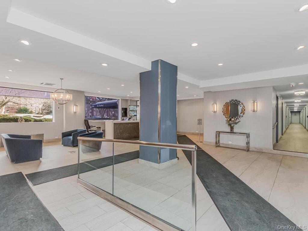 3935 Blackstone Avenue Unit: 8A thumbnail 13