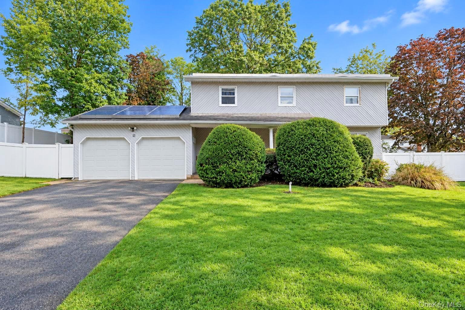 38 Waterford Drive, Wheatley Heights