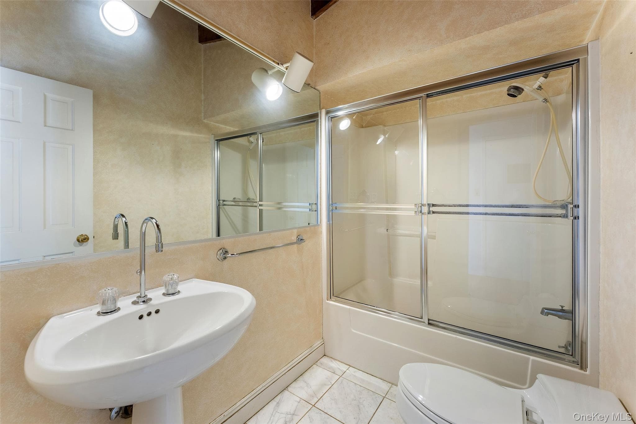 27 N Buckhout Street Unit: 10 thumbnail 18