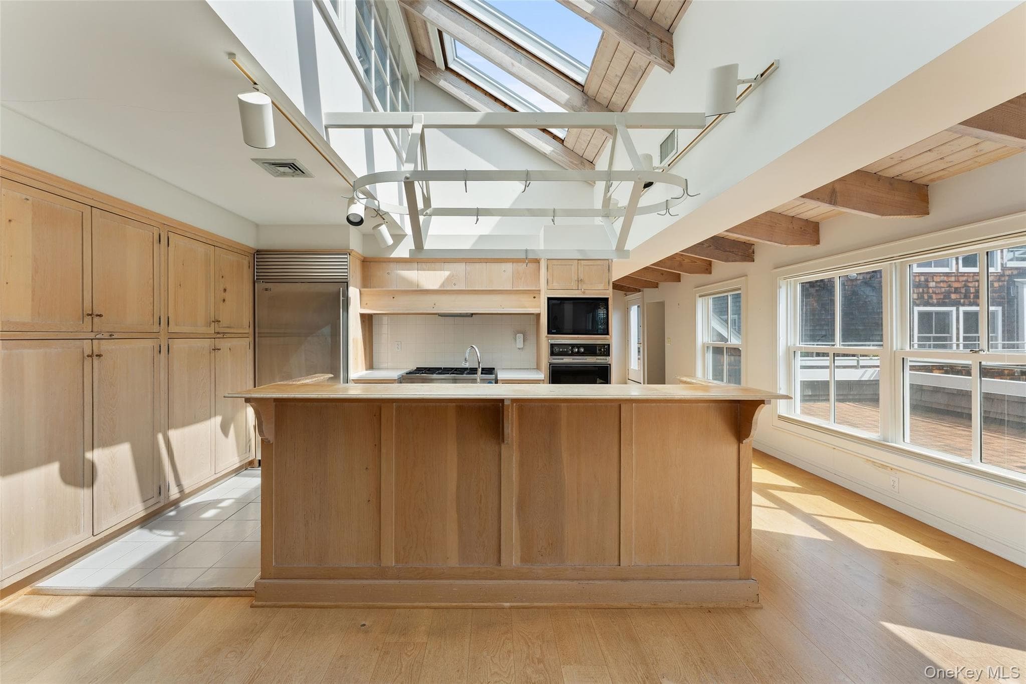 27 N Buckhout Street Unit: 10 thumbnail 14