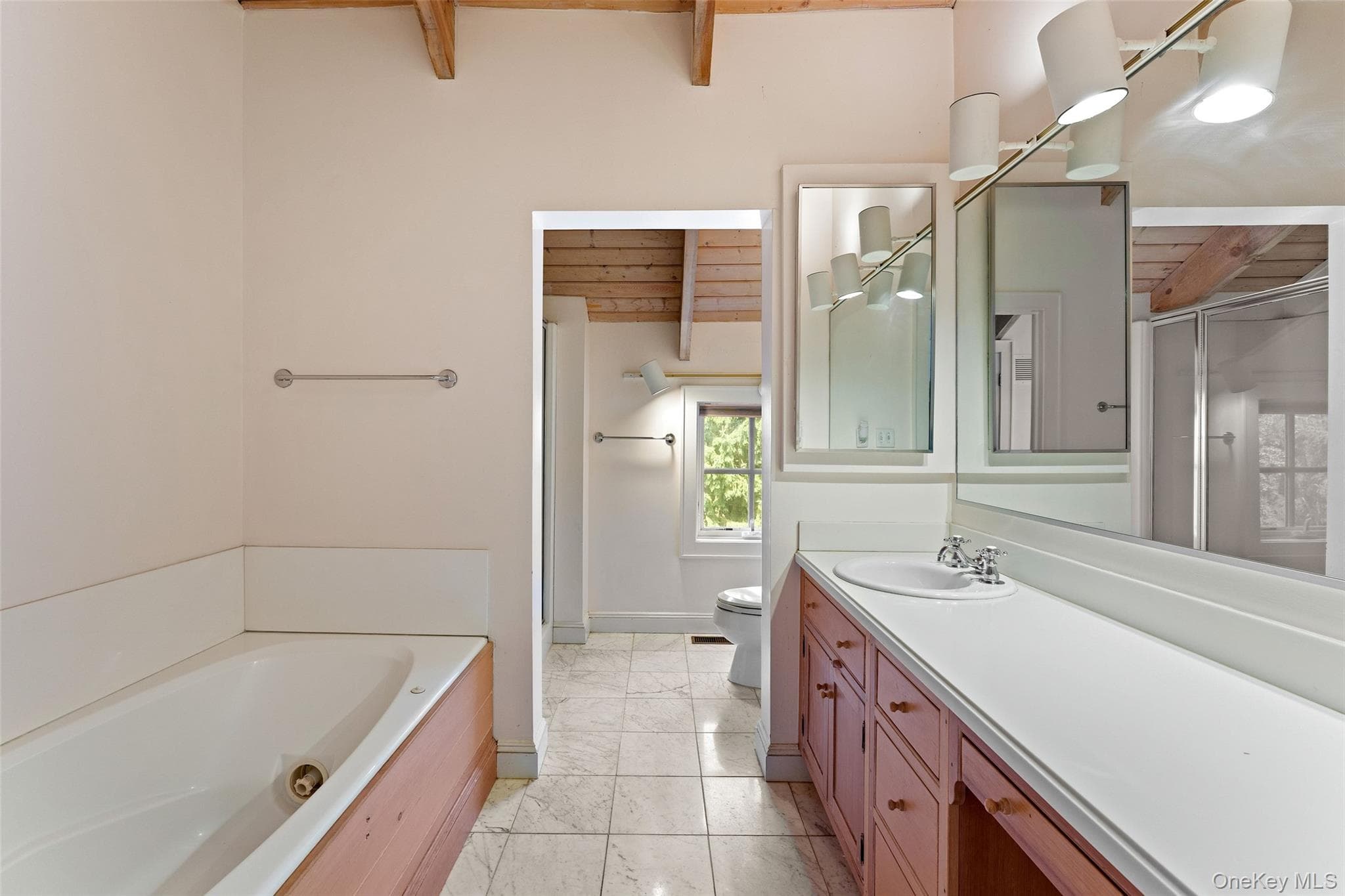27 N Buckhout Street Unit: 10 thumbnail 24