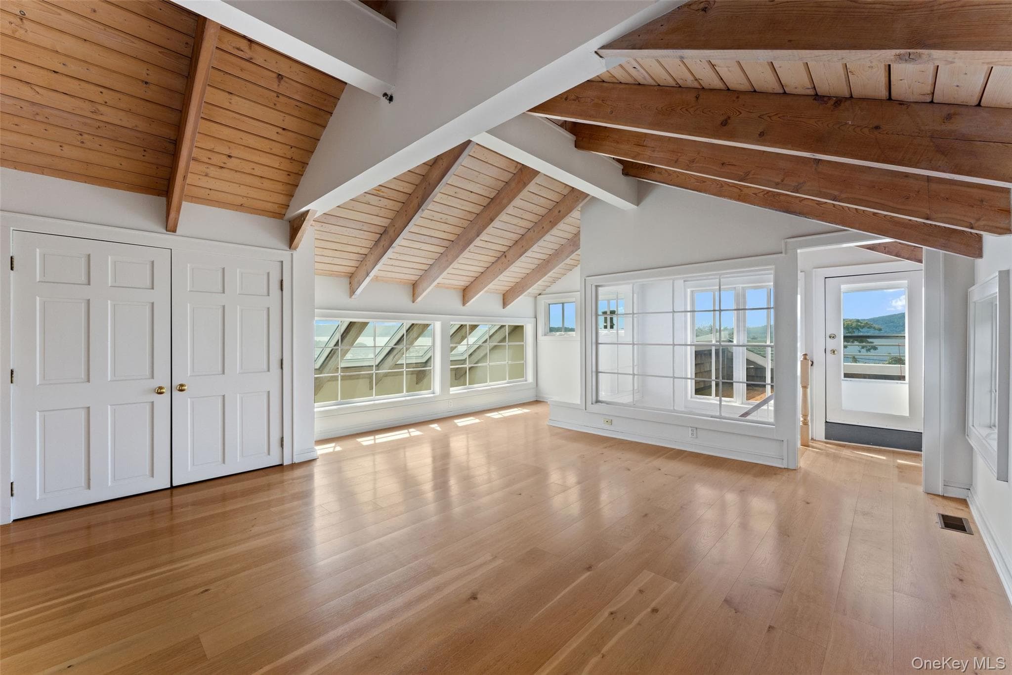 27 N Buckhout Street Unit: 10 thumbnail 22