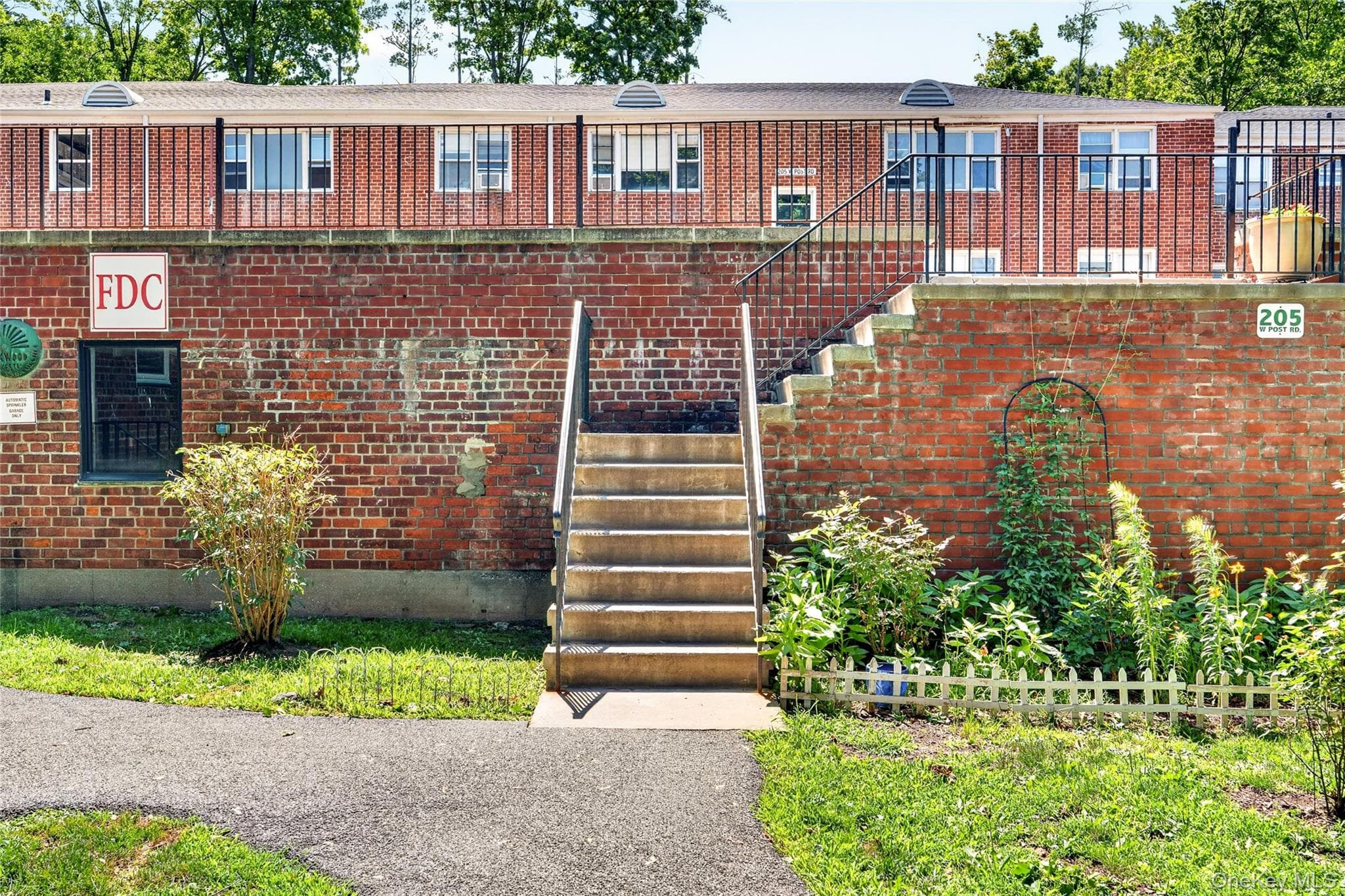 205 West Post Road Unit: 1N thumbnail 4