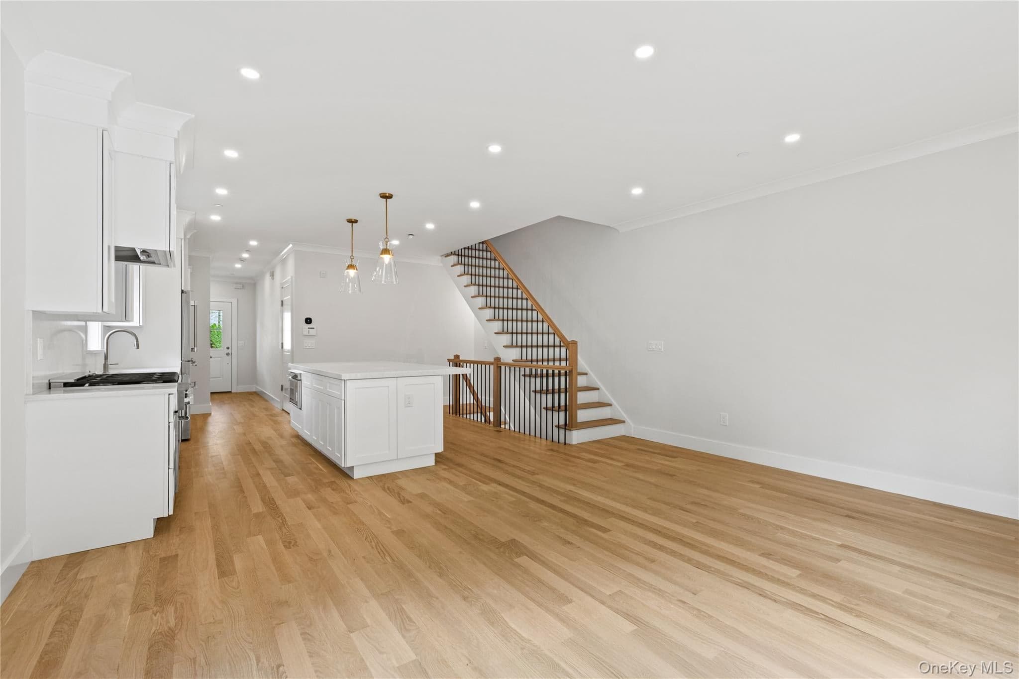 86 B Maple Avenue thumbnail 3