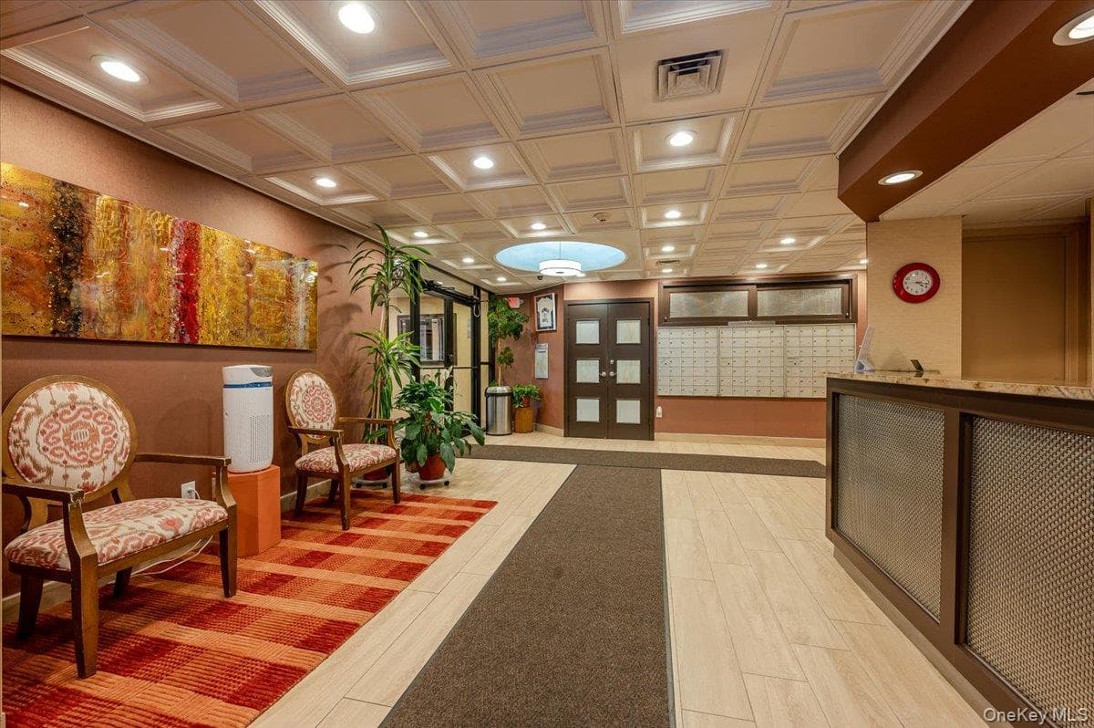 185 W Park Avenue Unit: 201 thumbnail 3