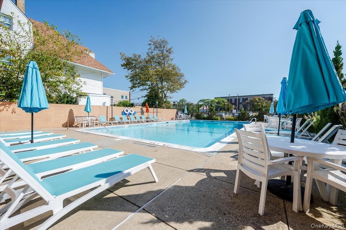 185 W Park Avenue Unit: 201 thumbnail 22