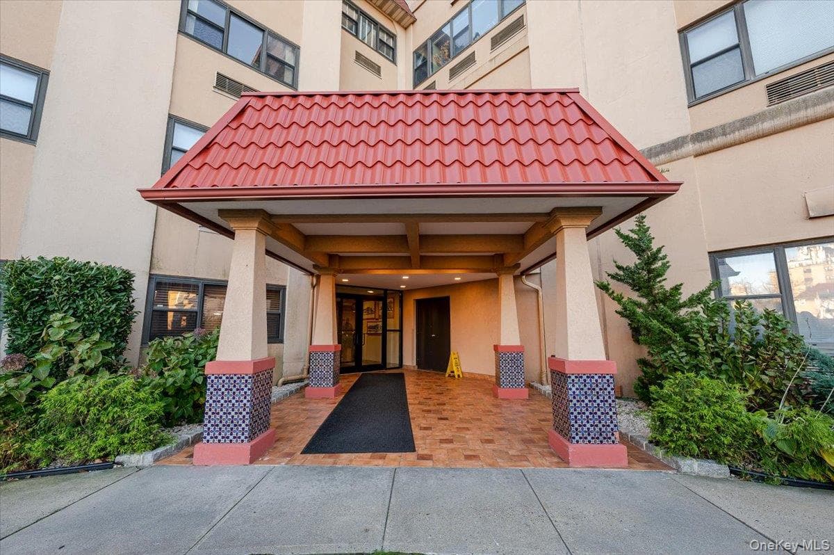 185 W Park Avenue Unit: 201 thumbnail 2