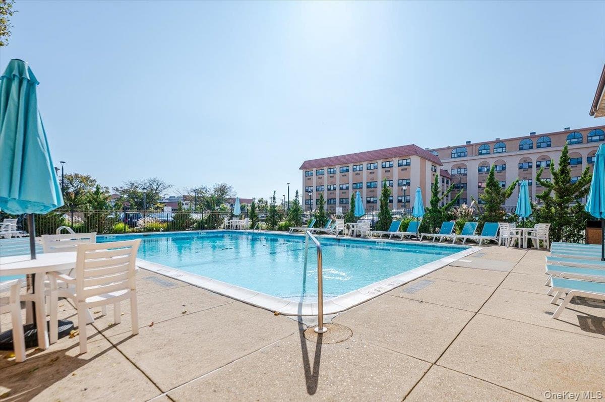 185 W Park Avenue Unit: 201 thumbnail 21