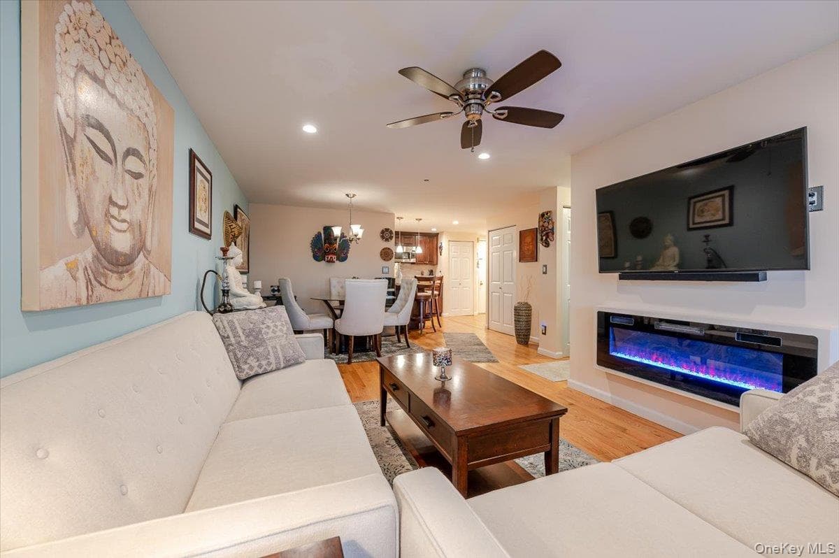 185 W Park Avenue Unit: 201 thumbnail 5