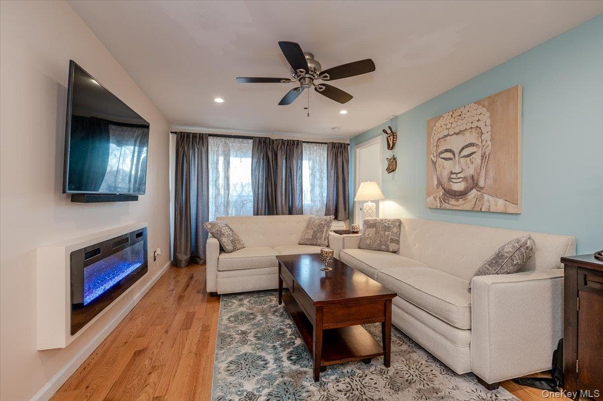 185 W Park Avenue Unit: 201 thumbnail 4