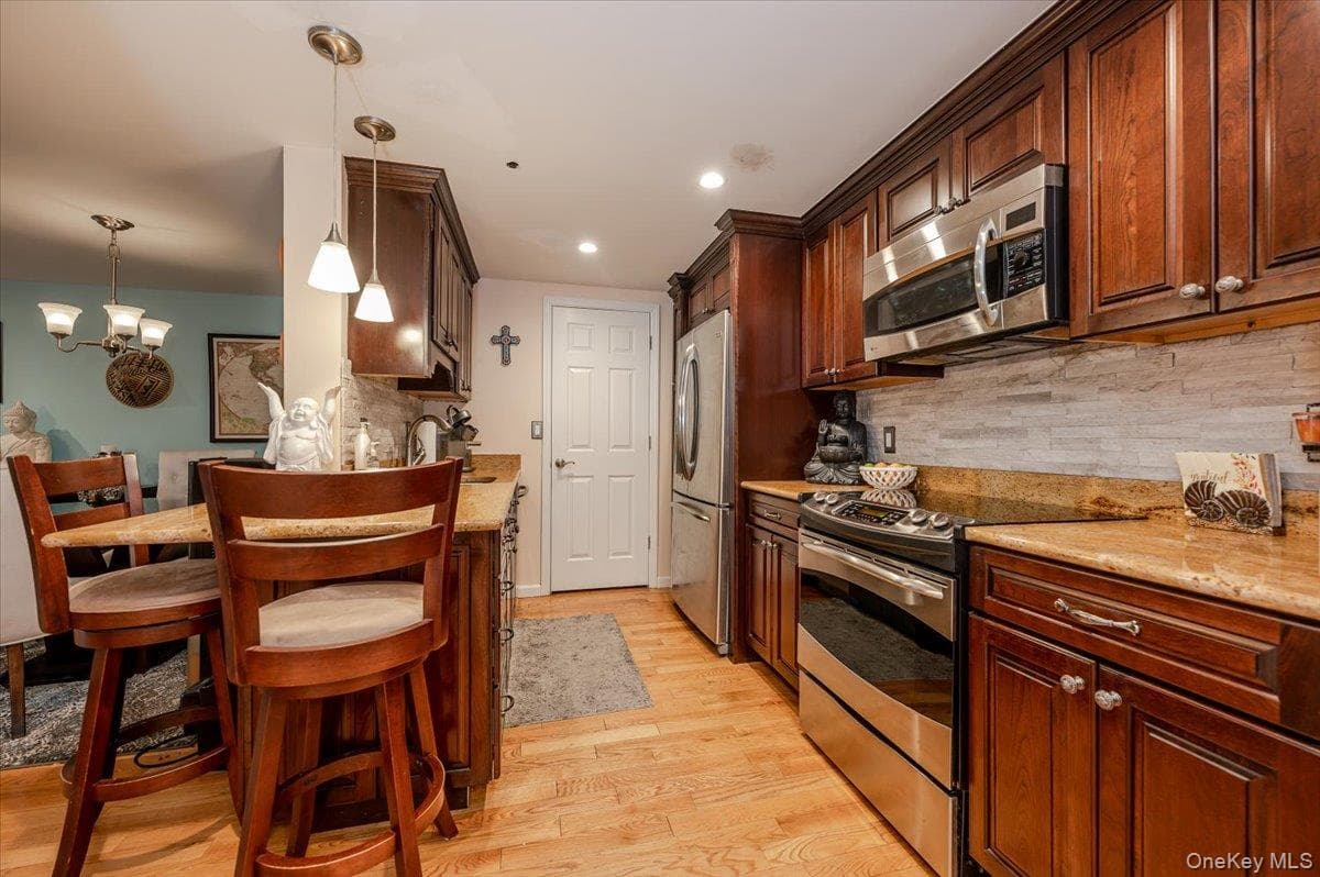 185 W Park Avenue Unit: 201 thumbnail 8