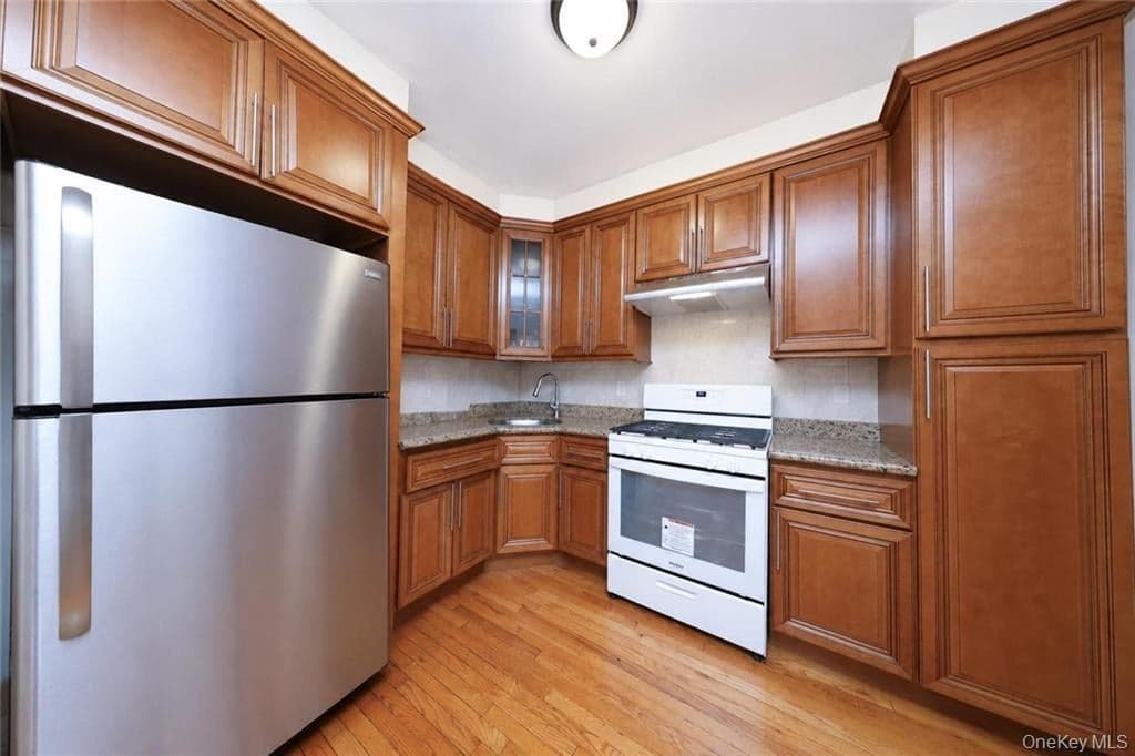 10 Bay Ridge Avenue thumbnail 14