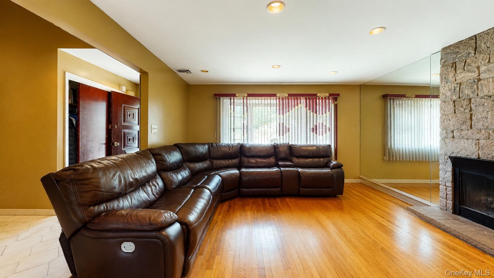 336 W Valley Stream Boulevard thumbnail 13