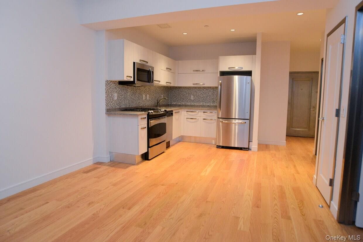 114 Greenpoint Avenue thumbnail 13
