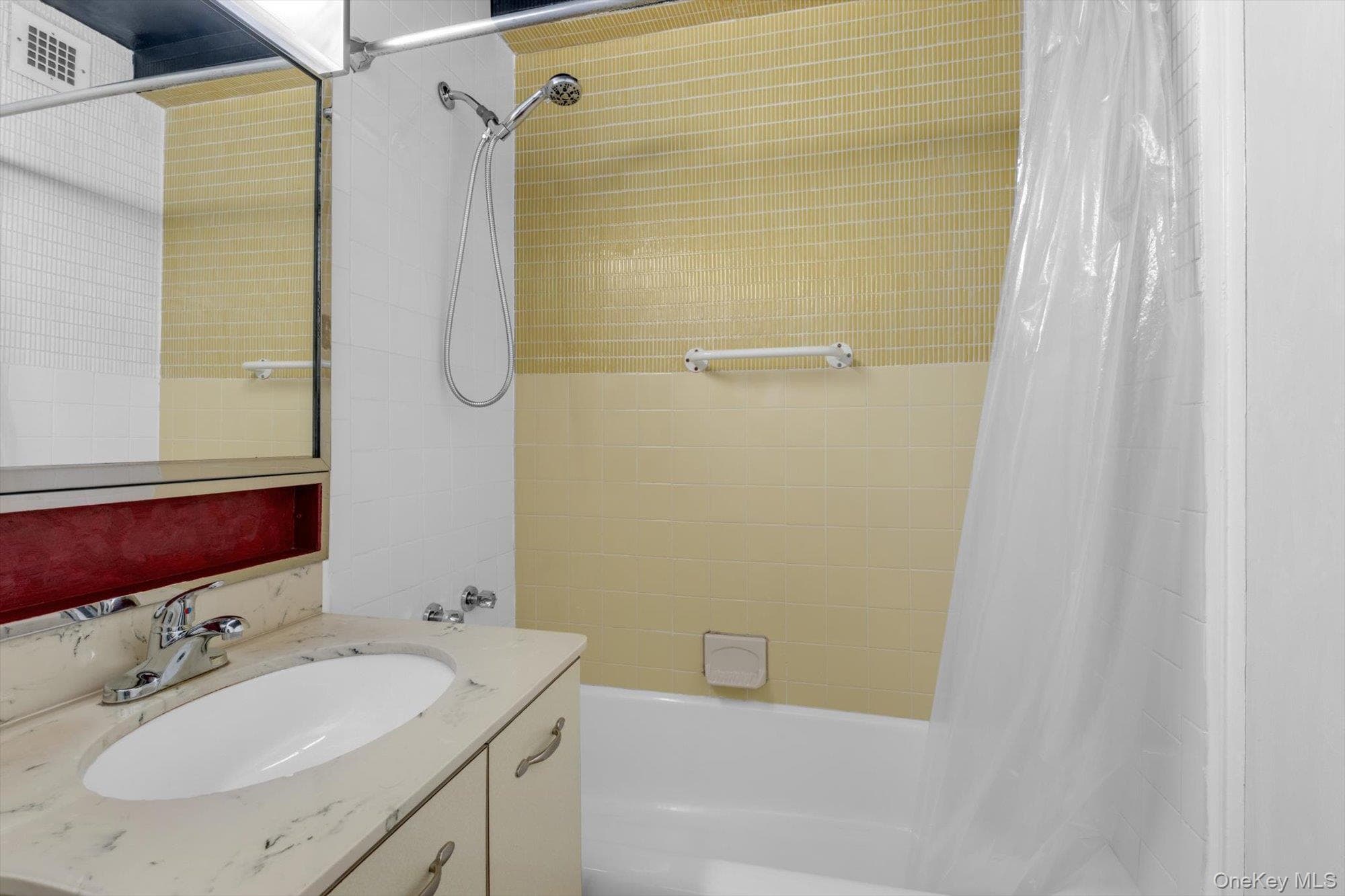 61-20 Grand Central Parkway Unit: A208 thumbnail 11