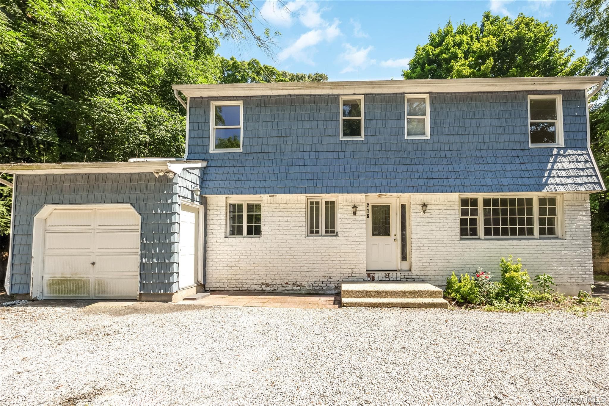 216 Woodbury Road photo 1