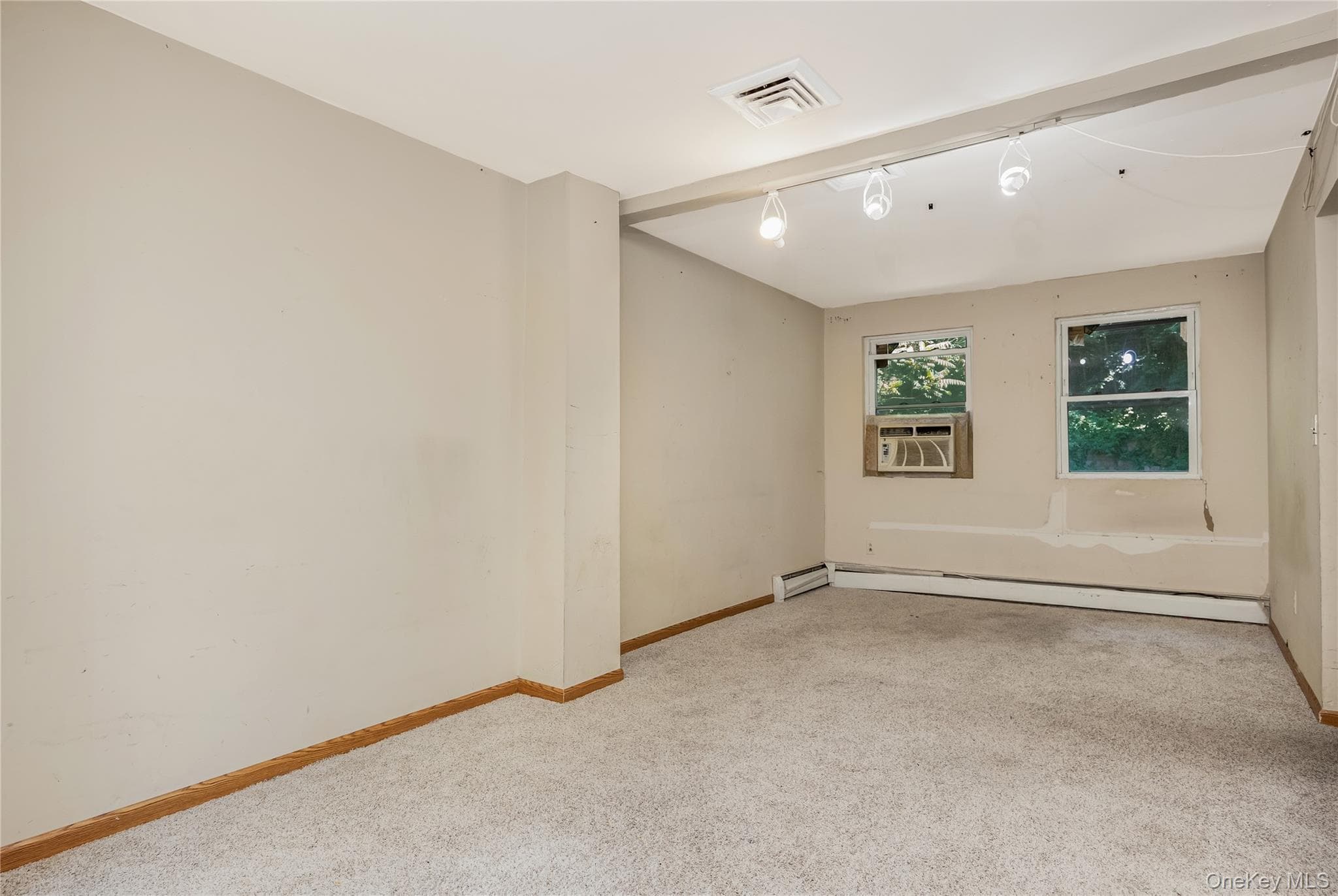 216 Woodbury Road thumbnail 11