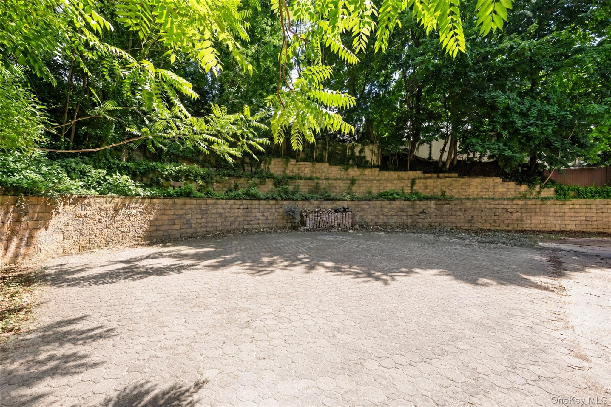 216 Woodbury Road thumbnail 7