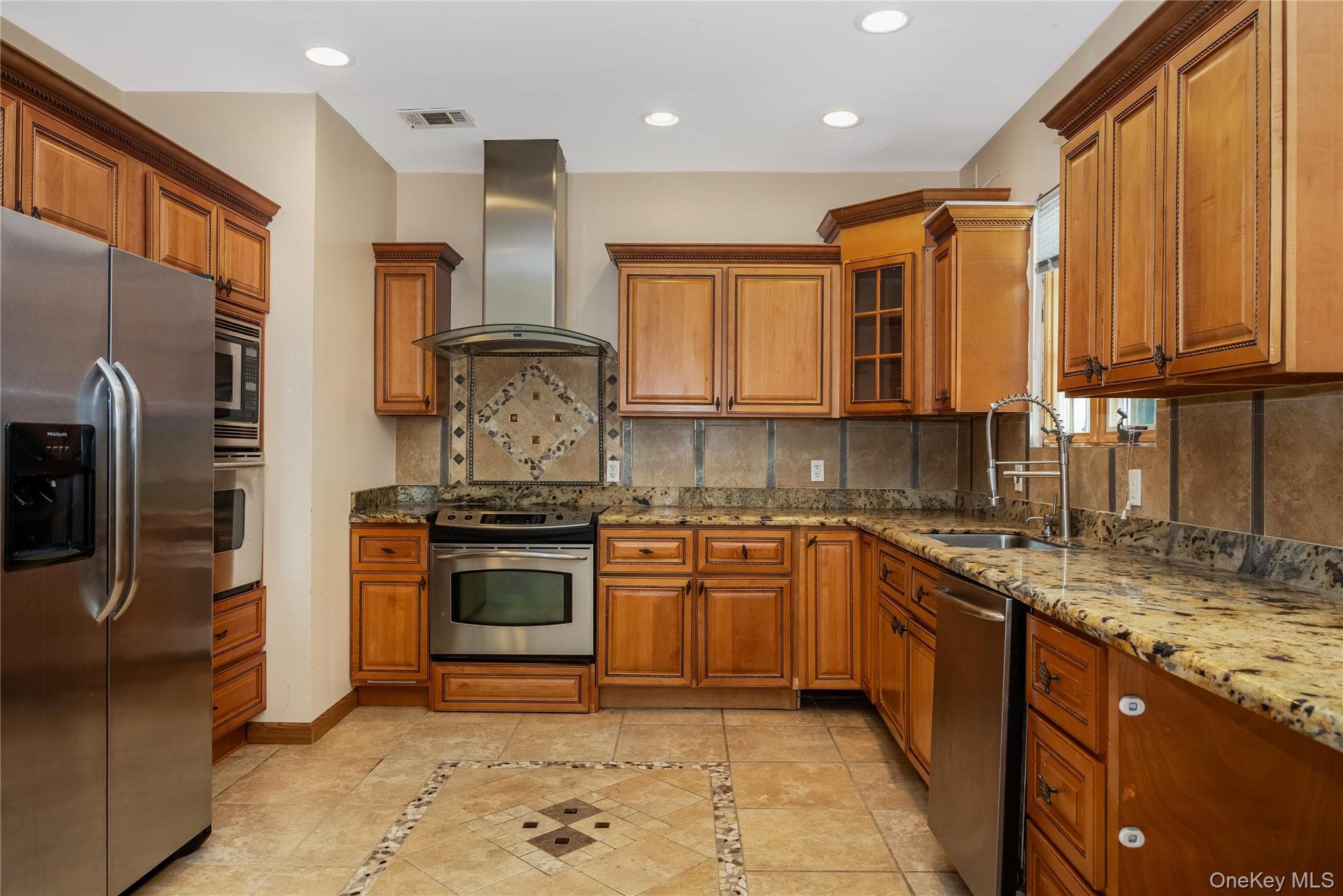 216 Woodbury Road thumbnail 19