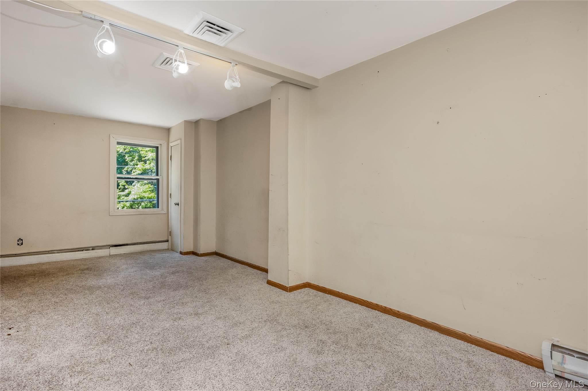 216 Woodbury Road thumbnail 13