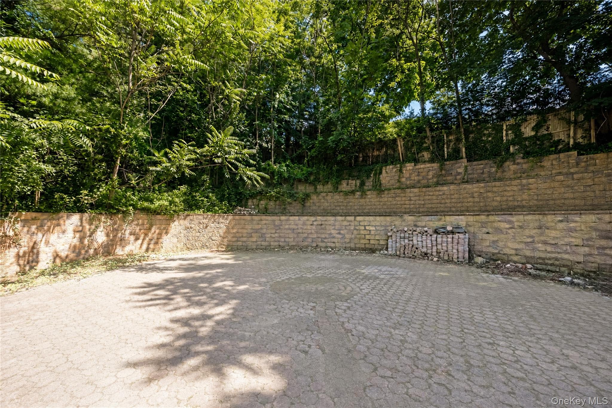 216 Woodbury Road thumbnail 8