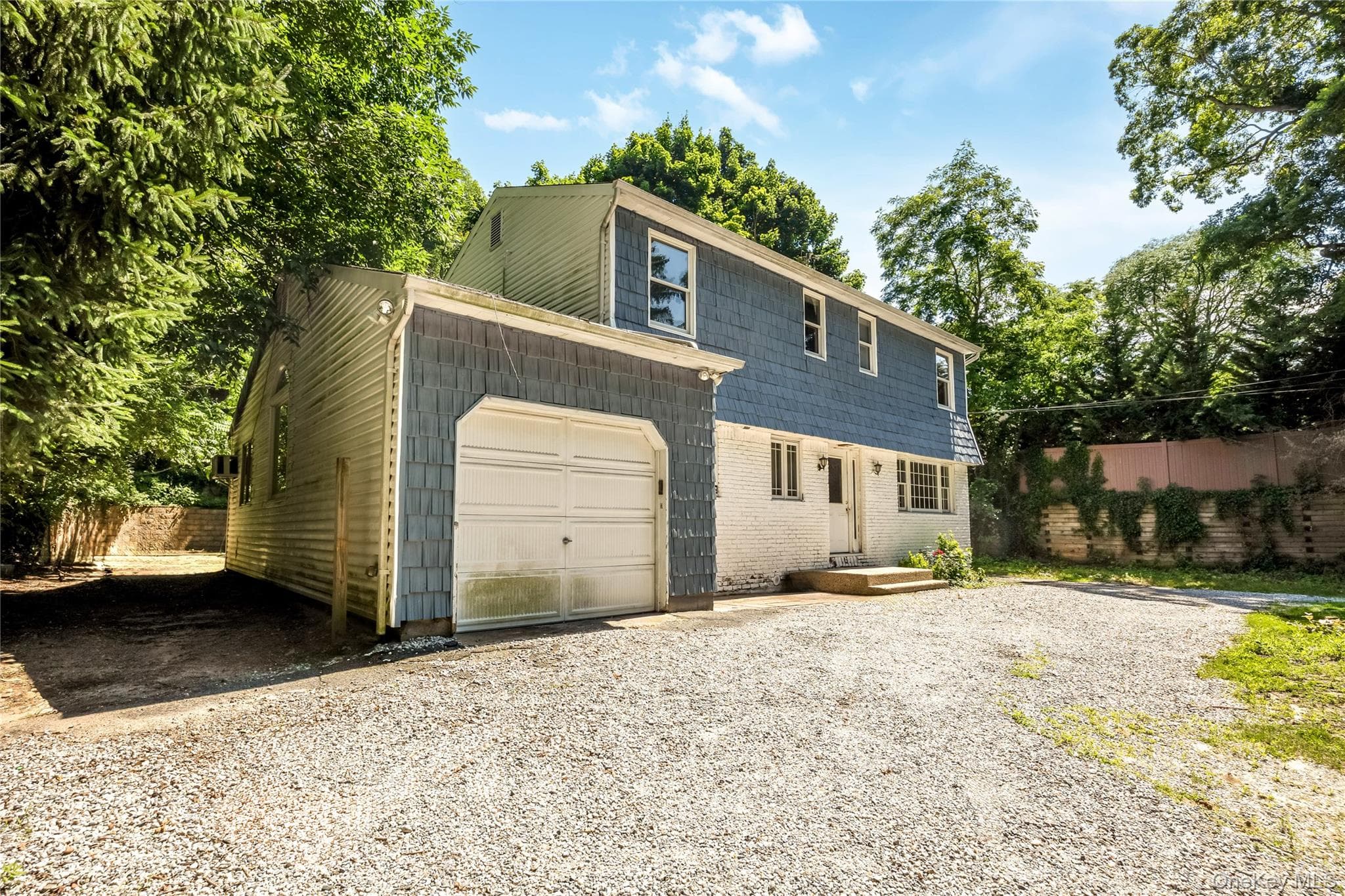 216 Woodbury Road thumbnail 2