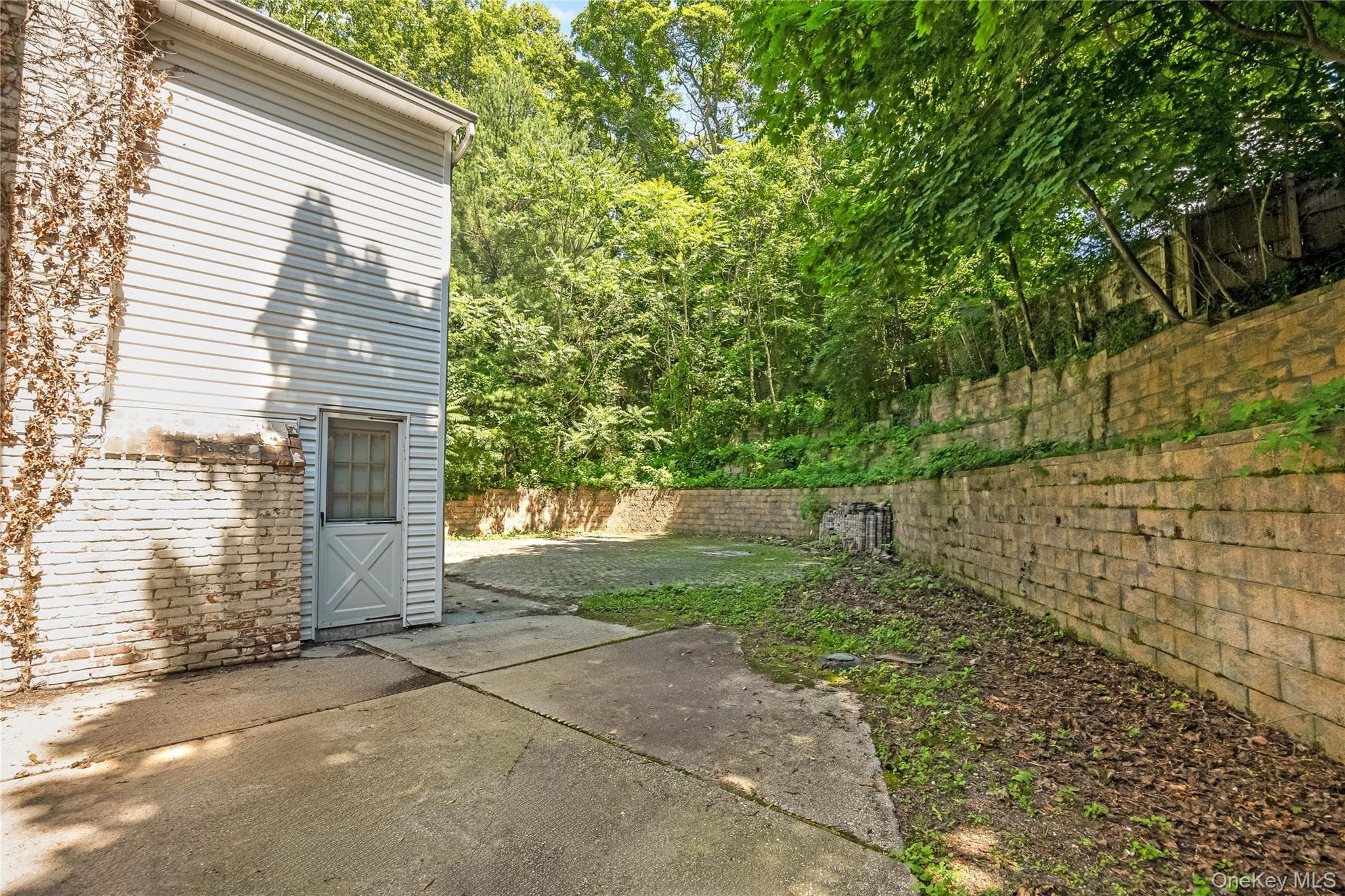 216 Woodbury Road thumbnail 4