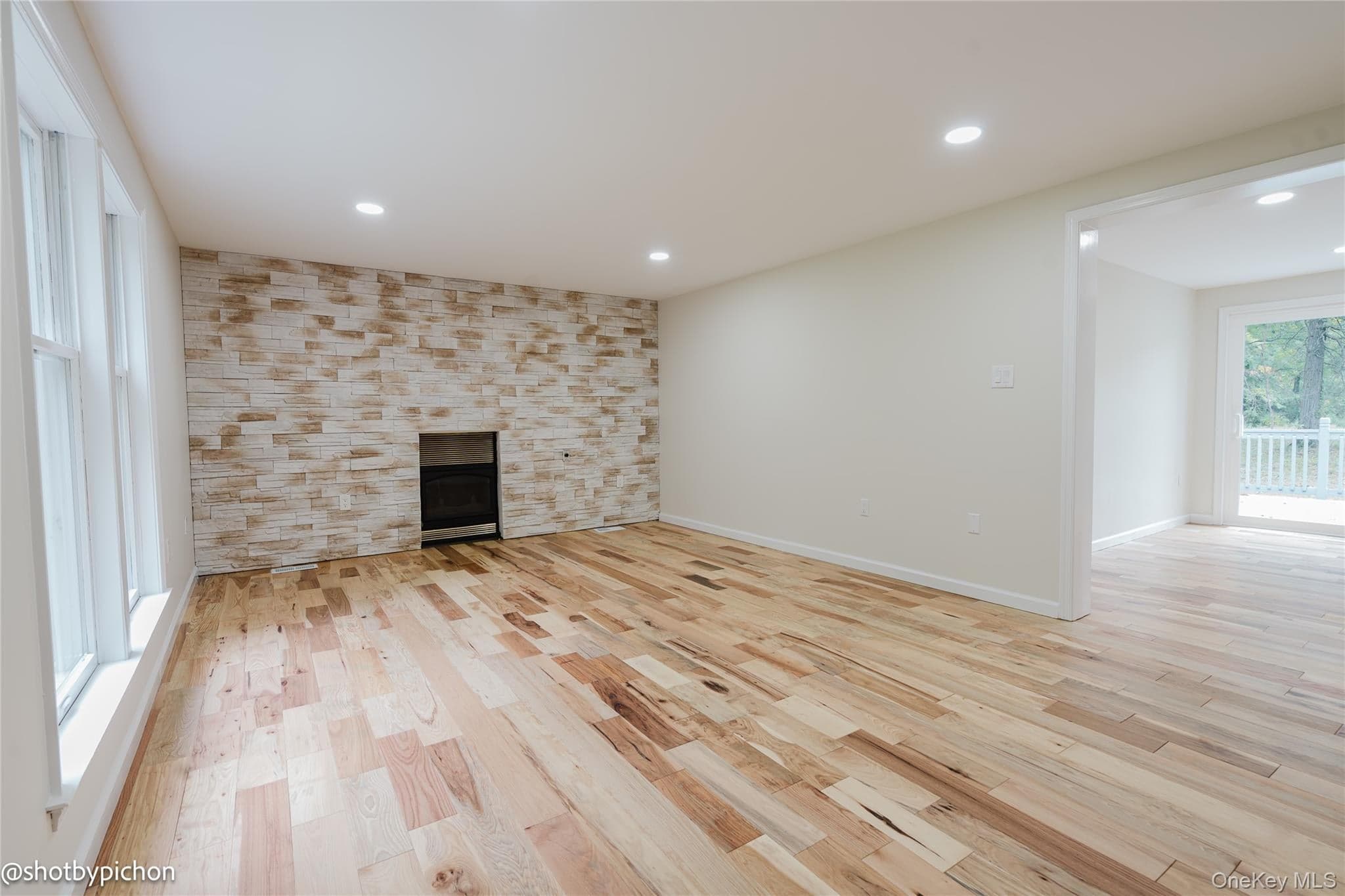 447 N Elting Corners Road thumbnail 4