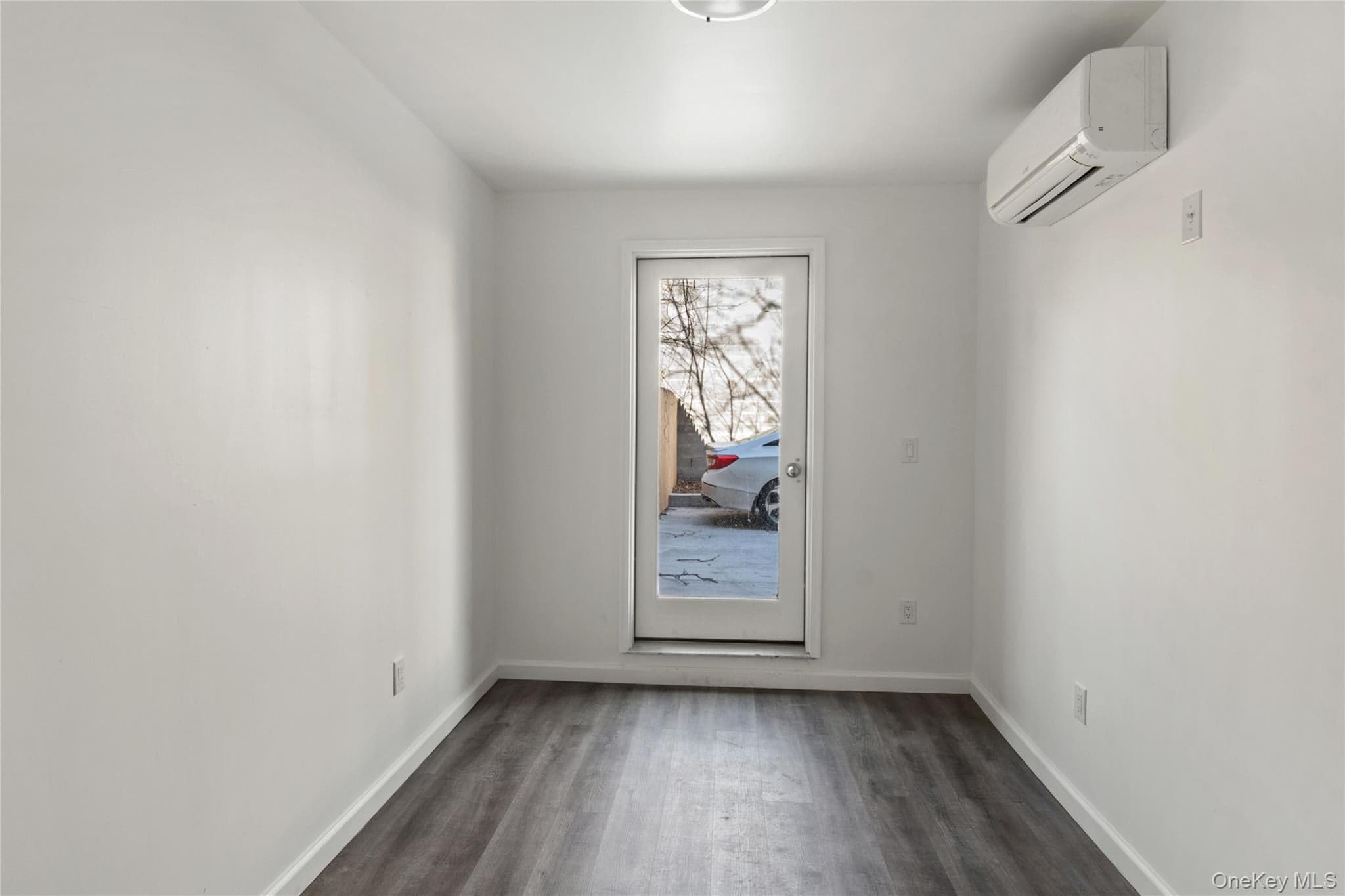 1047 Morris Avenue thumbnail 24
