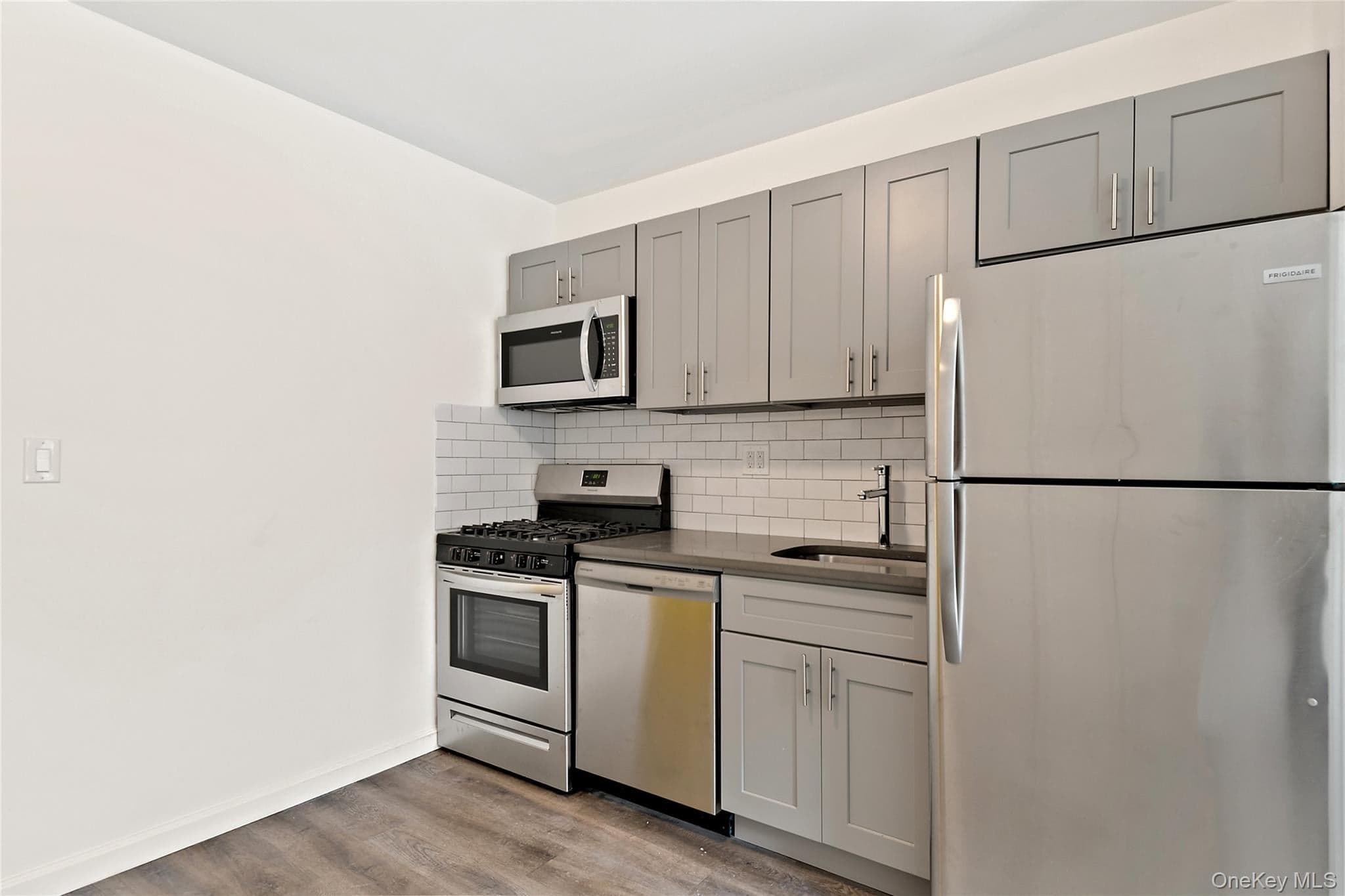 1047 Morris Avenue thumbnail 17