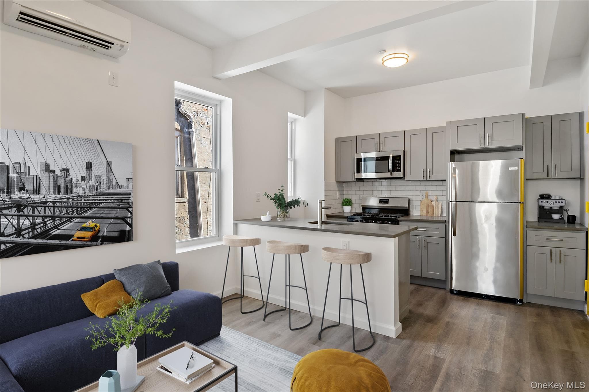 1047 Morris Avenue thumbnail 5