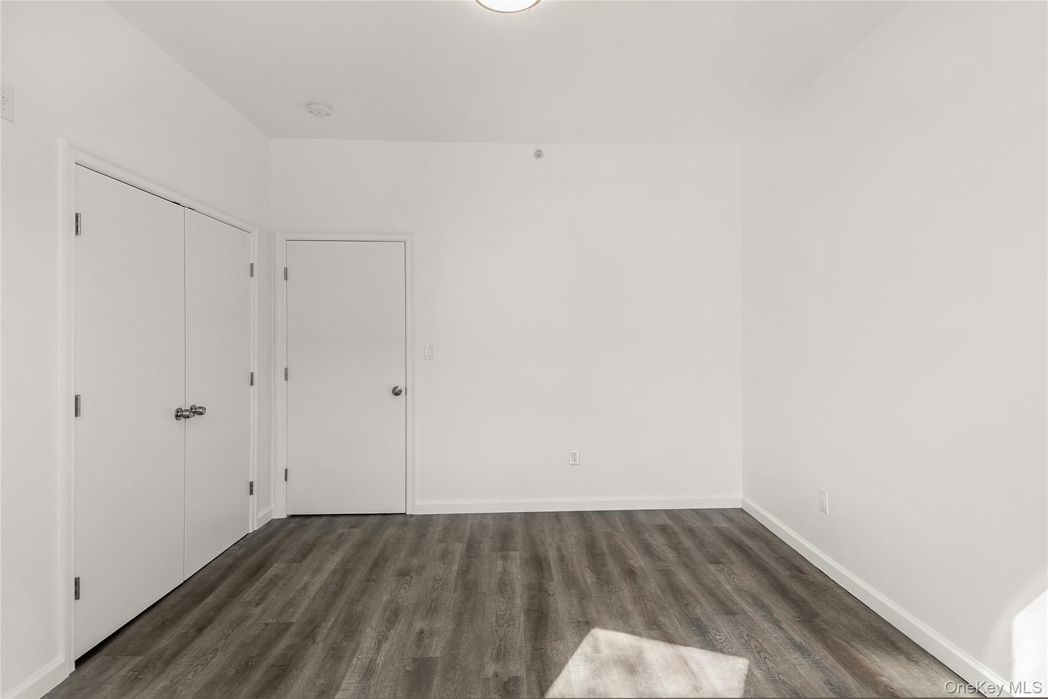 1047 Morris Avenue thumbnail 38