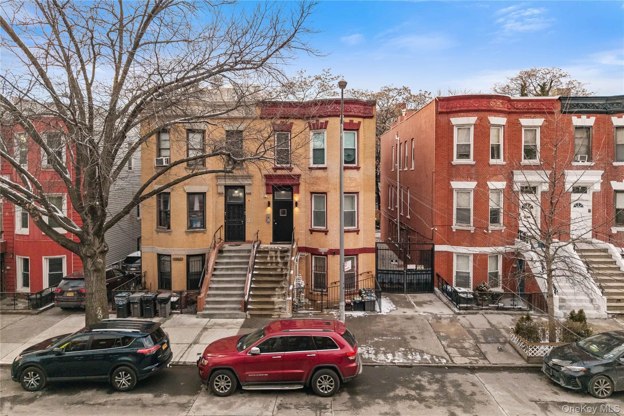 1047 Morris Avenue thumbnail 2