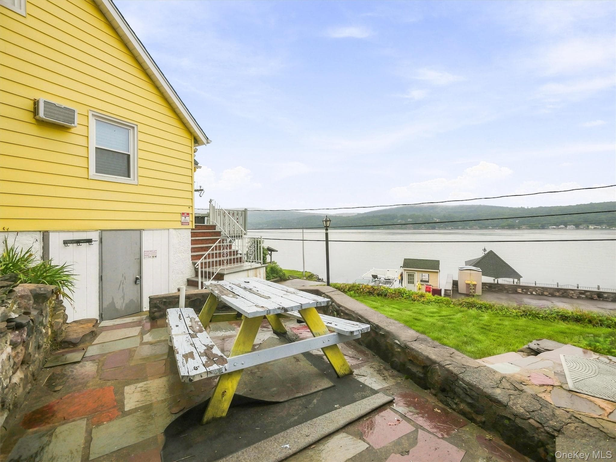 113 Lake Shore Road thumbnail 3