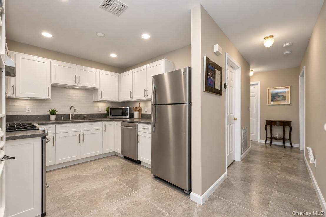 1067 Savoy Drive thumbnail 9