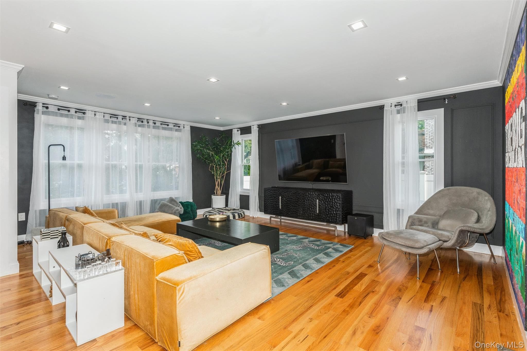 1402 Merrick Avenue thumbnail 2