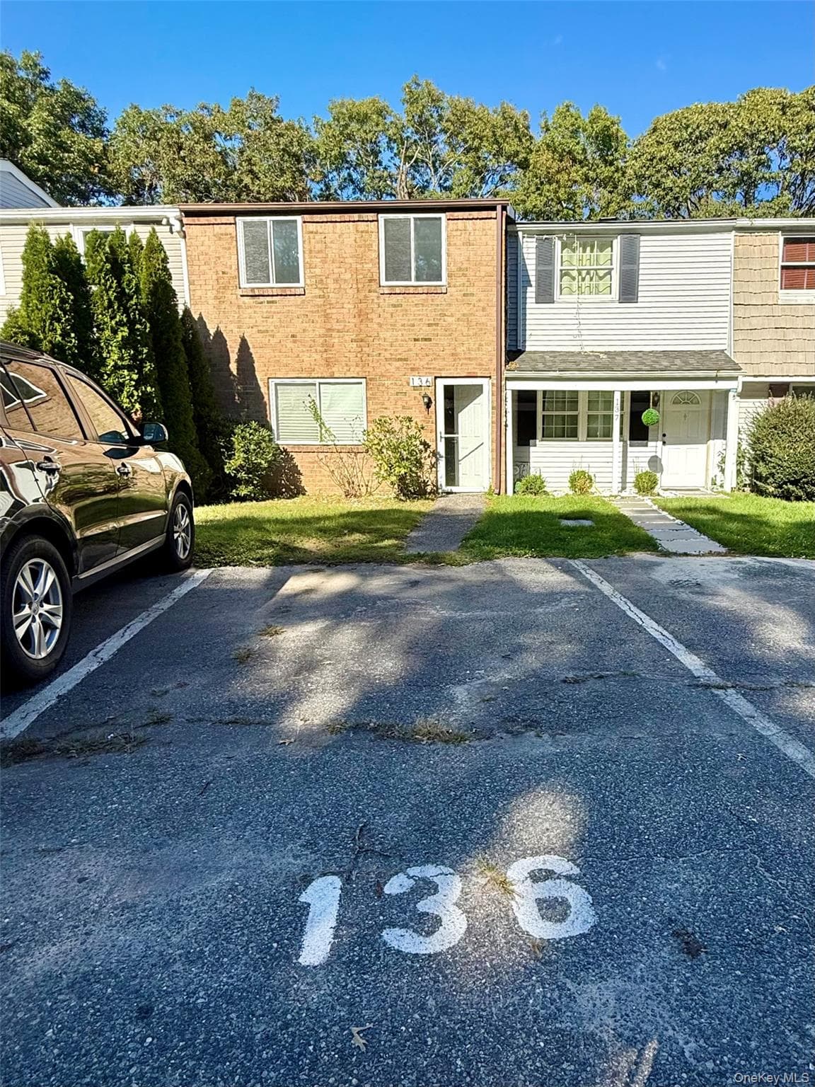 136 Hill Crescent photo 1