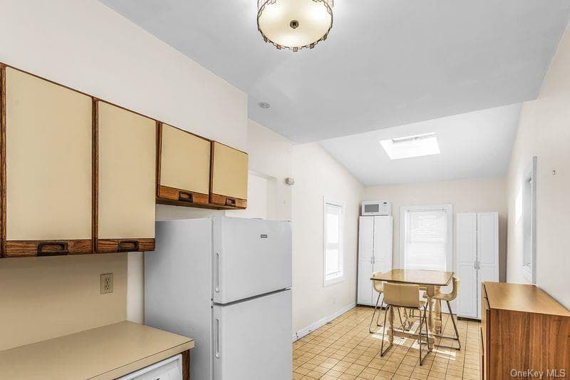 548 E Broadway thumbnail 3
