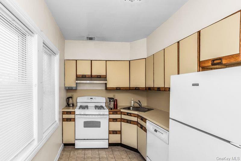 548 E Broadway thumbnail 14