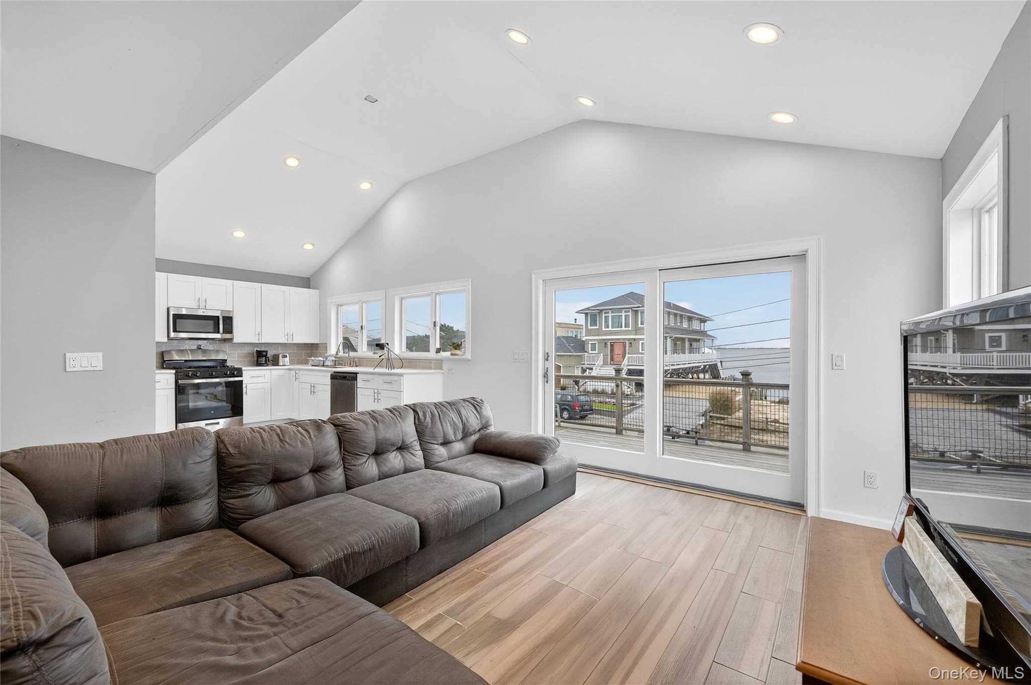 88 Bayview Avenue thumbnail 12