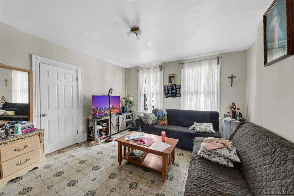 35 Kendall Avenue thumbnail 2