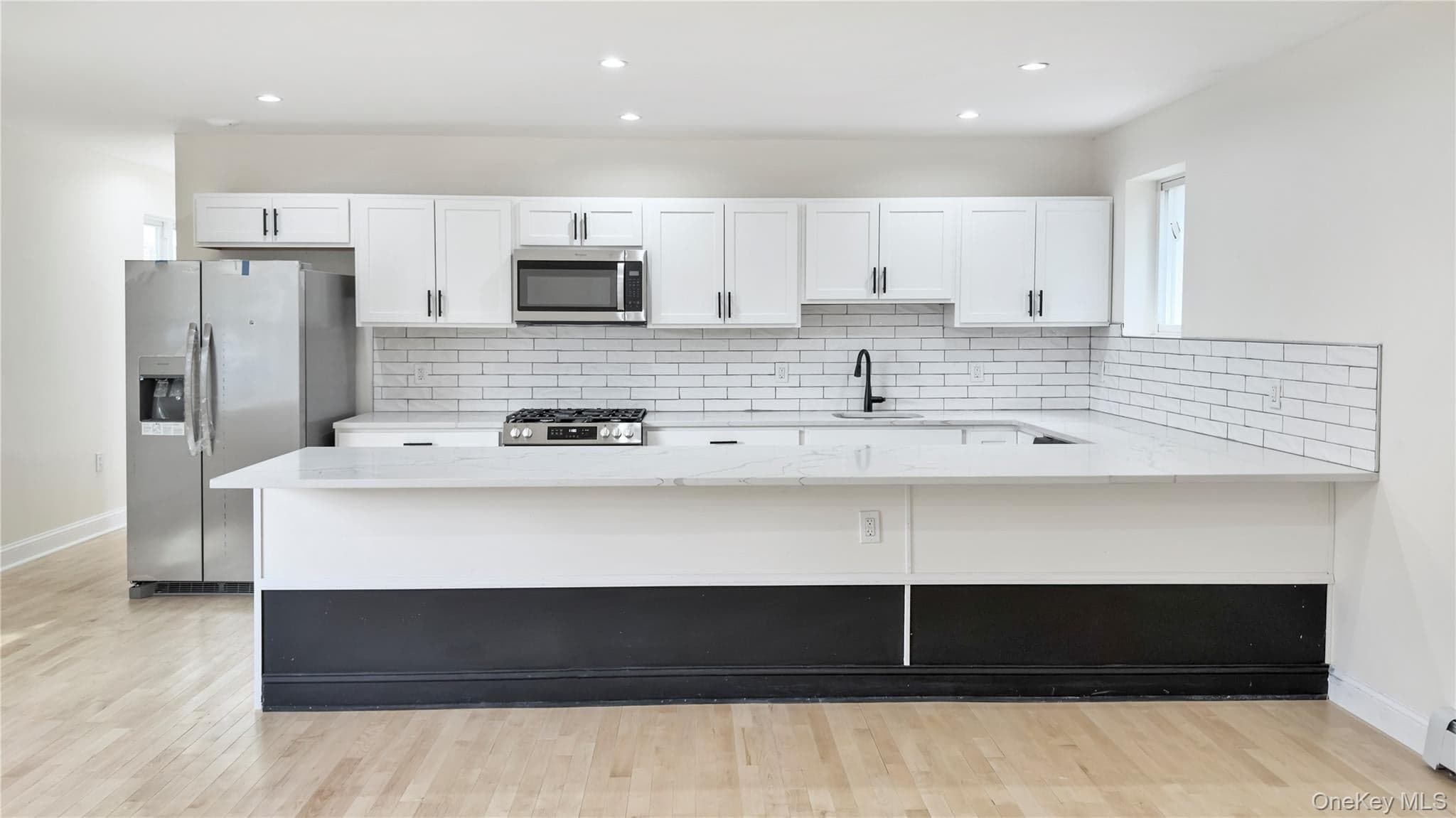 903 E 93rd Street thumbnail 10
