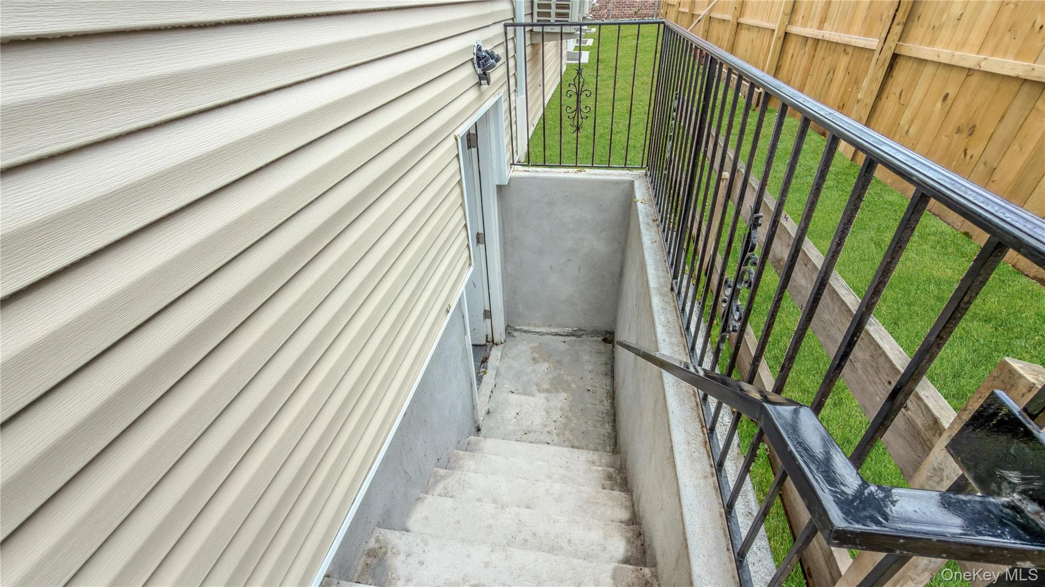 903 E 93rd Street thumbnail 40