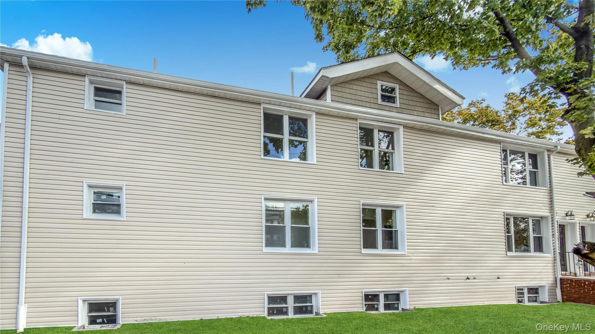 903 E 93rd Street thumbnail 3