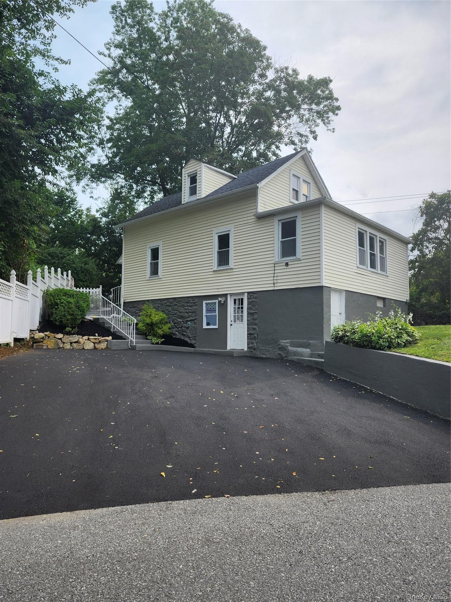222 N Terry Hill Road thumbnail 2