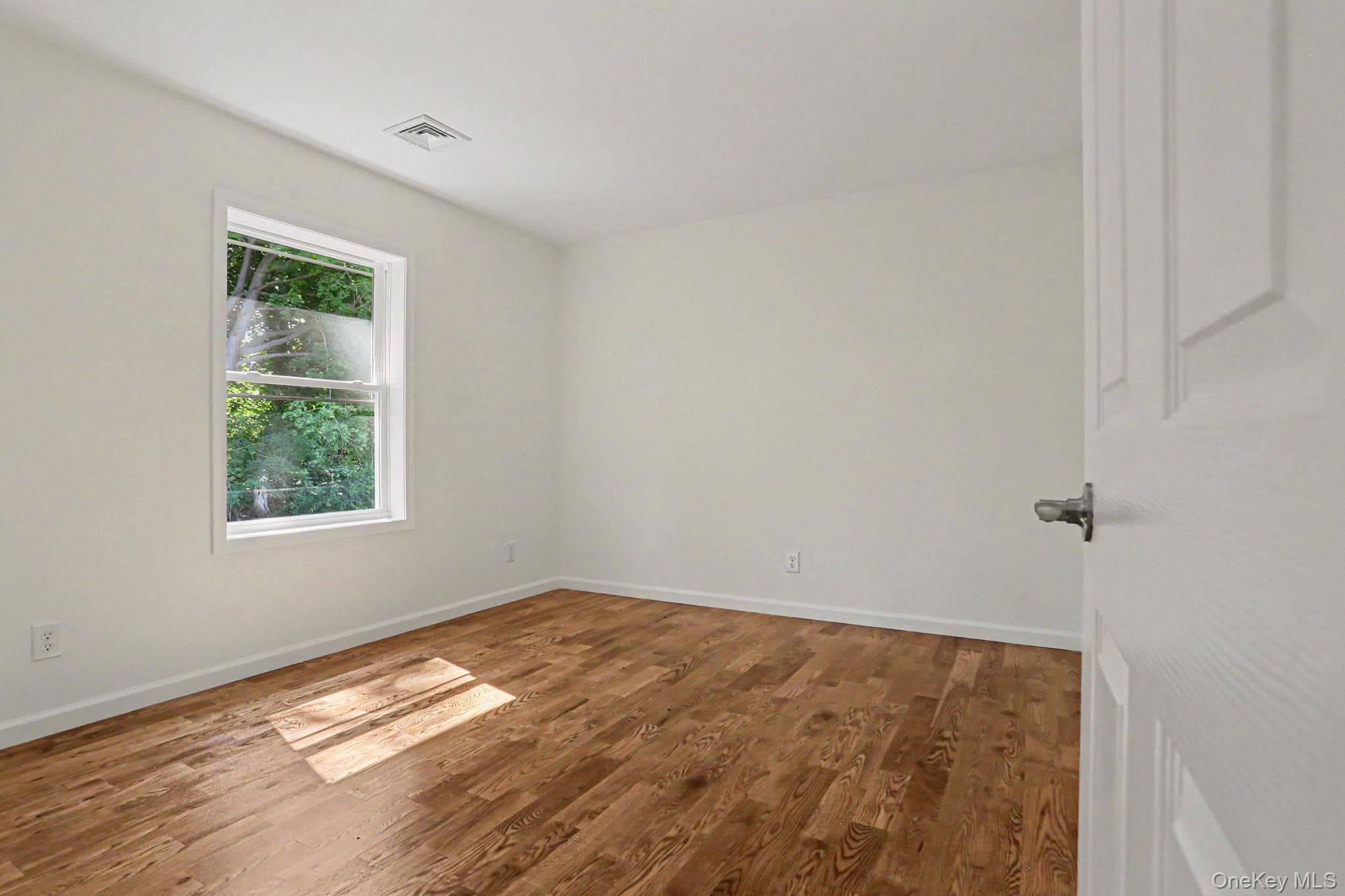 32 Spruce Road thumbnail 13