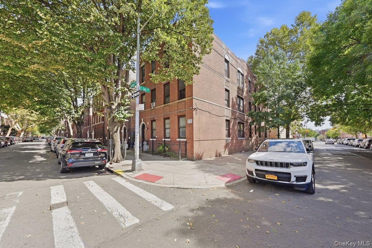 1098 Grant Avenue thumbnail 4