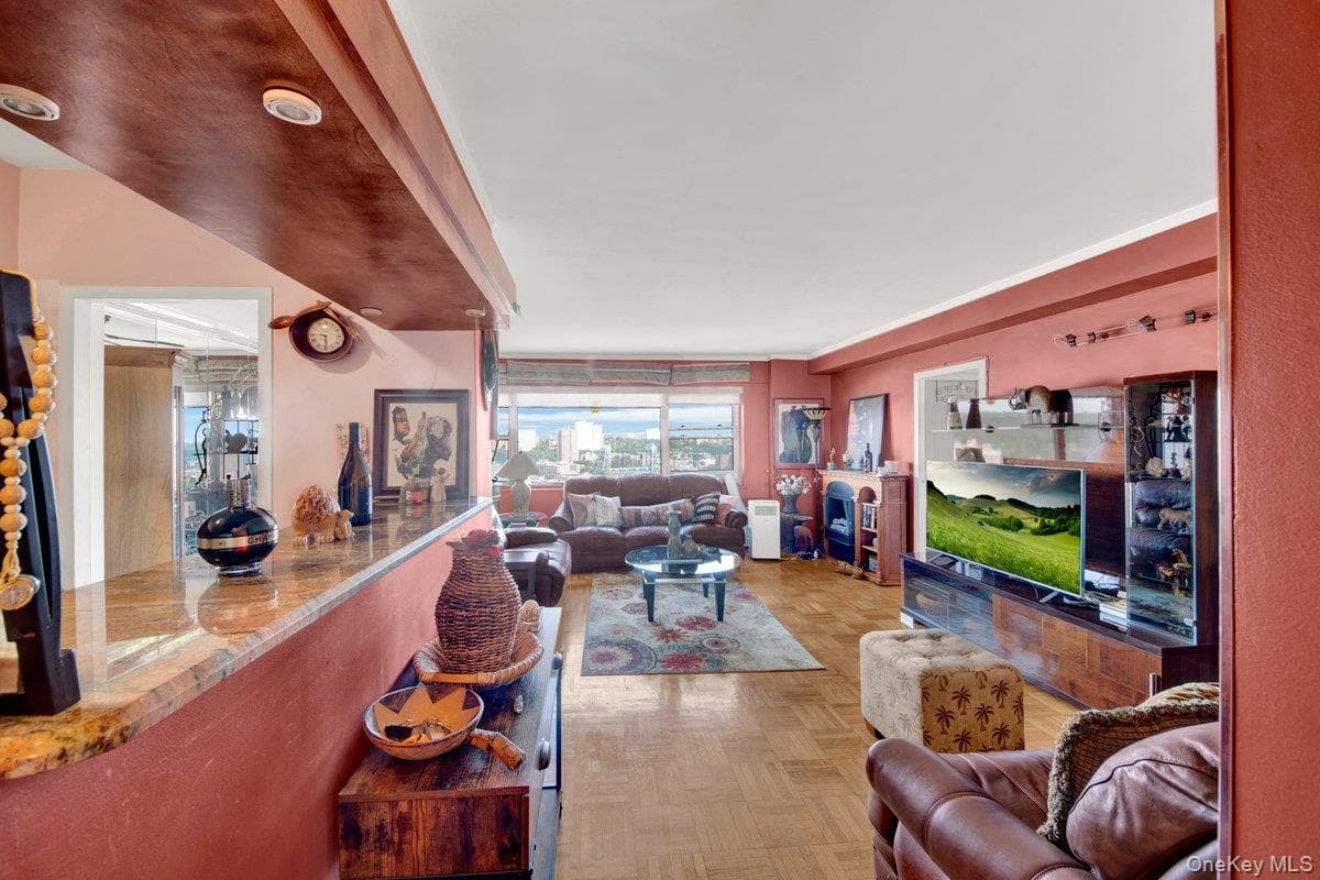 4 Fordham Hill Oval Unit: 16C thumbnail 3
